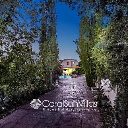 Dionysus Tranquil Villa, By Coral Sun Βίλα Κόλπος των Κοραλλιών