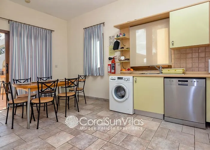 וילה Dionysus Tranquil Villa, By Coral Sun קורל ביי